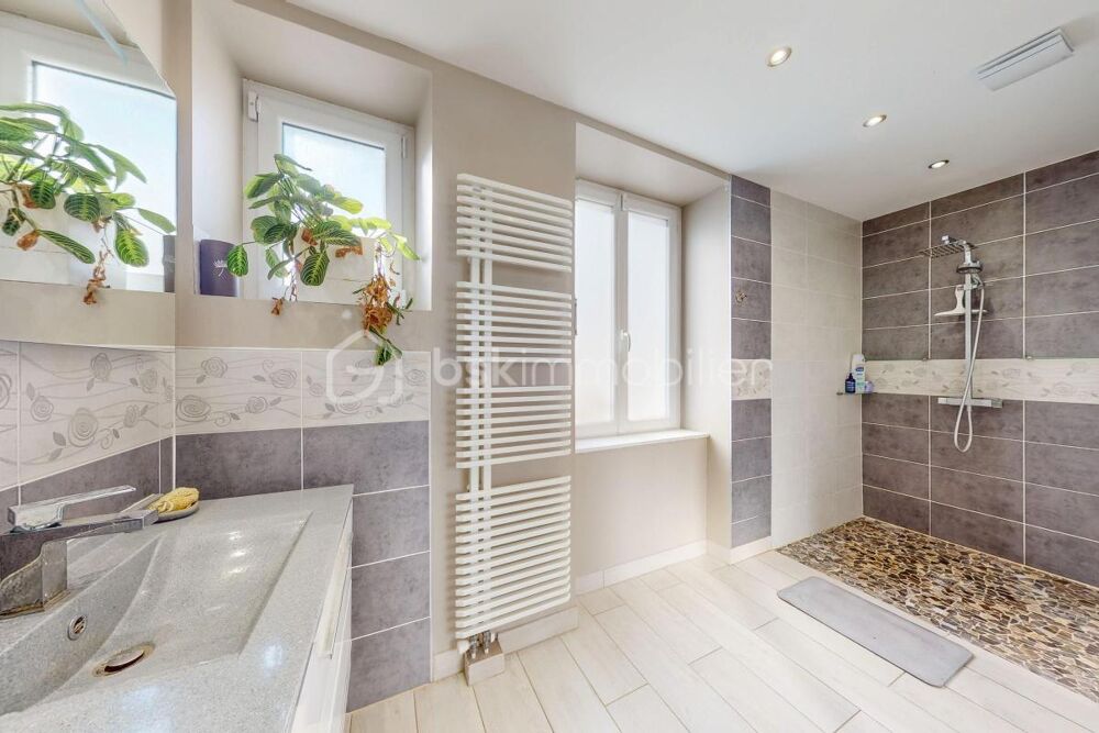 à vendre  Propriété/château Hauterives (26390)
