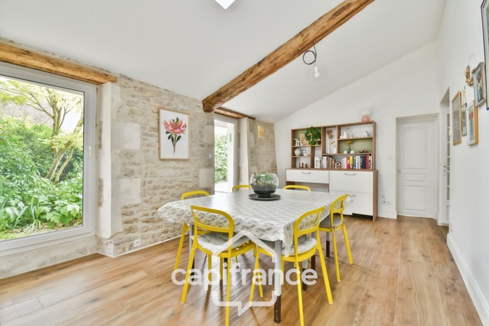 Maison charentaise rénovée à vendre 6 pièces COURCELLES (17), proche commerces, d'une superficie de 149m² avec atelier et jardin