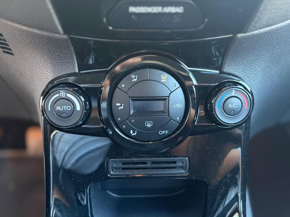 Fiesta Titanium 1.5 TDCi 75Ch - Garantie 12 mois / Reprise possible 2015 occasion 36300 Le Blanc