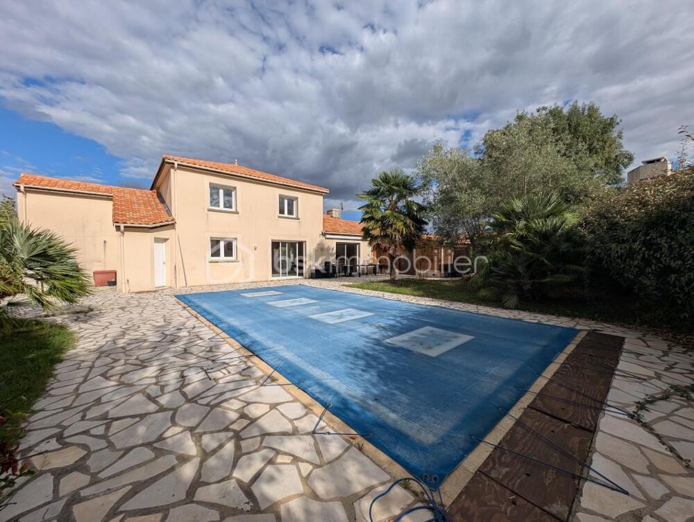 Maison familiale avec piscine en plein coeur du bourg de Saint-Julien-de-Concelles