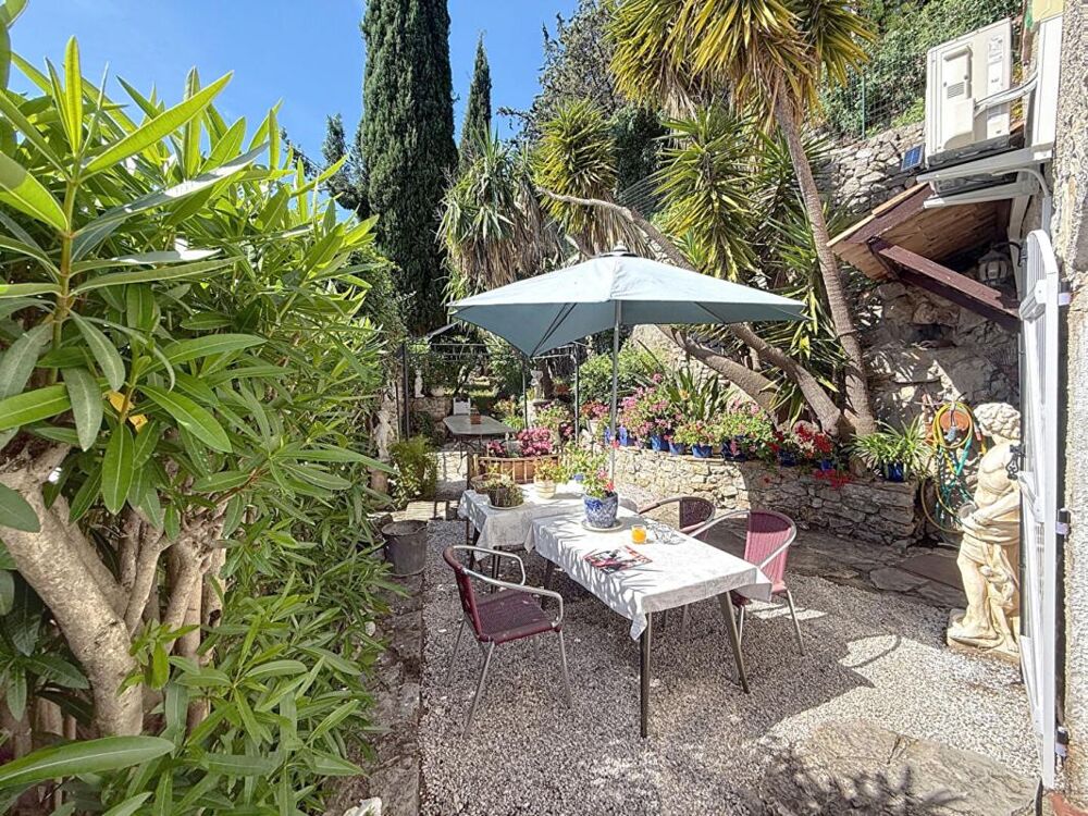 Solliès-Ville! Maison de charme de 130 m2 sur terrain de 376 m2 avec vue imprenable!