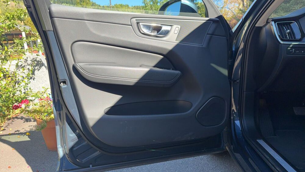 XC60 II 2.0 Ti 341 Plug in Hybrid AWD Geartronic 8 N/A 2021 occasion 68370 Orbey