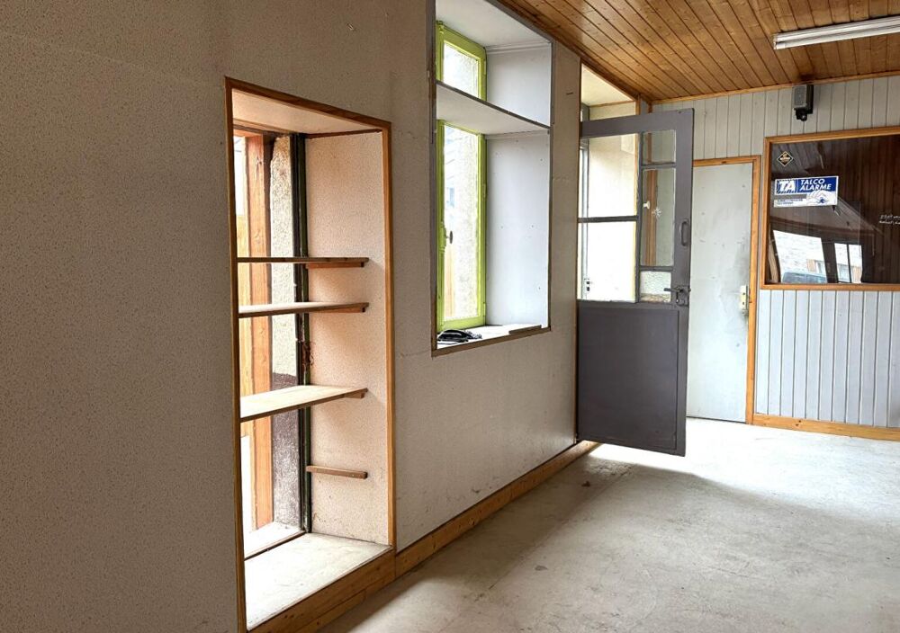 Vente Maison Saint Anthème  63660 immeuble sur trois niveaux plus combles 180 m² Saint antheme
