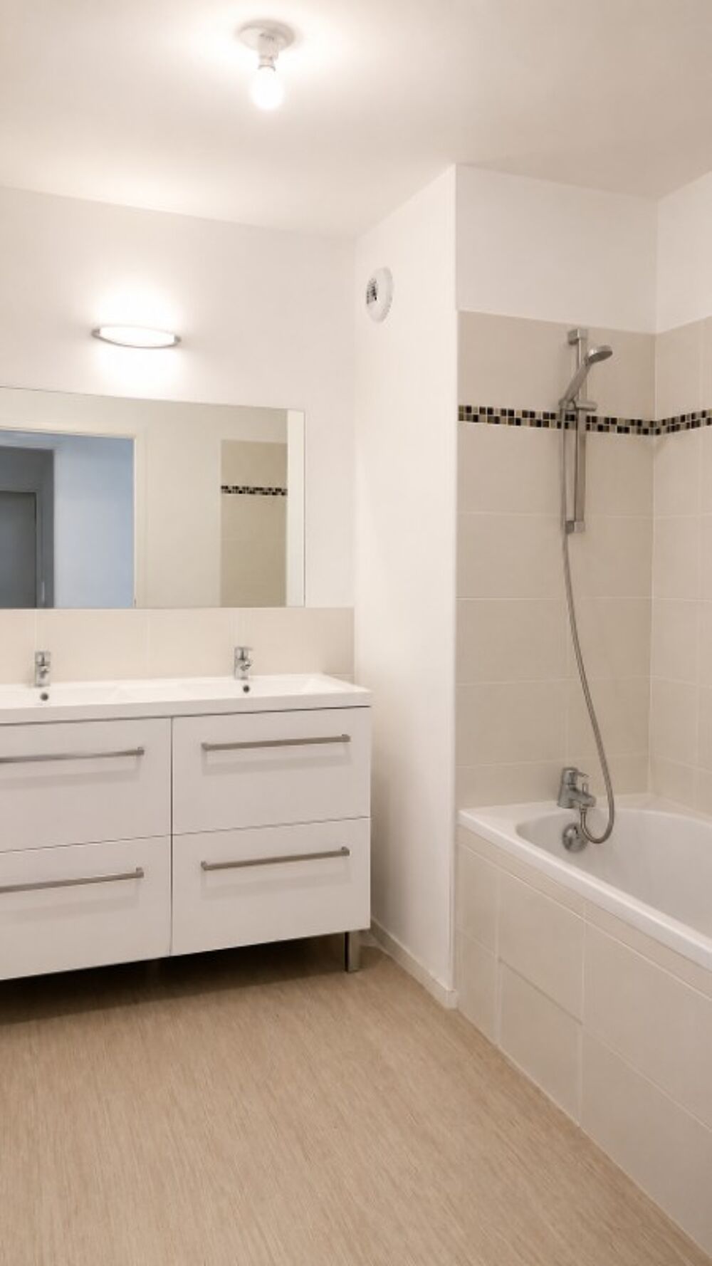 Location Appartement T4 avec parking et deux loggias à LILLE Lille