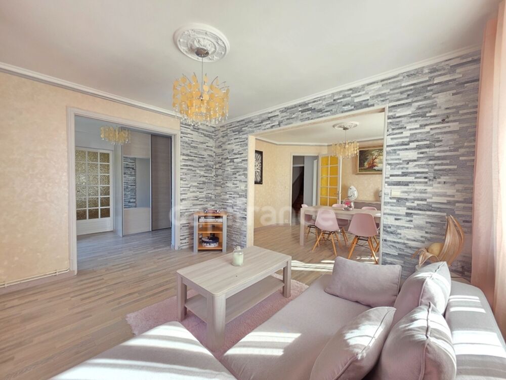Maison Familiale 4 chambres - 187m² à Villegouge, avec studio et garage - Grand Jardin