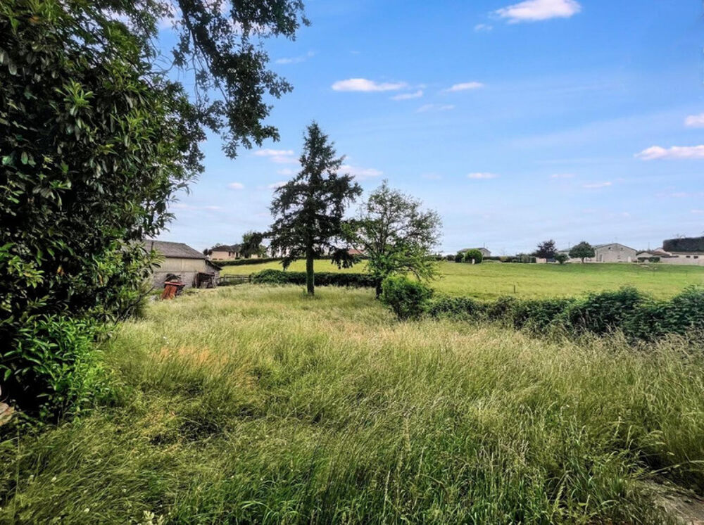 A 5 mn de MARCIGNY  Maison familiale denviron 163 m² habitables avec terrasse, dépendance, garages et terrain de 1 641 m²