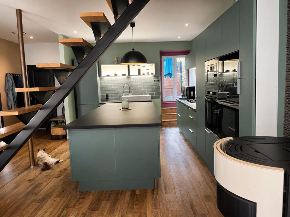 Immeuble rénové 250 m² situé à Ardes