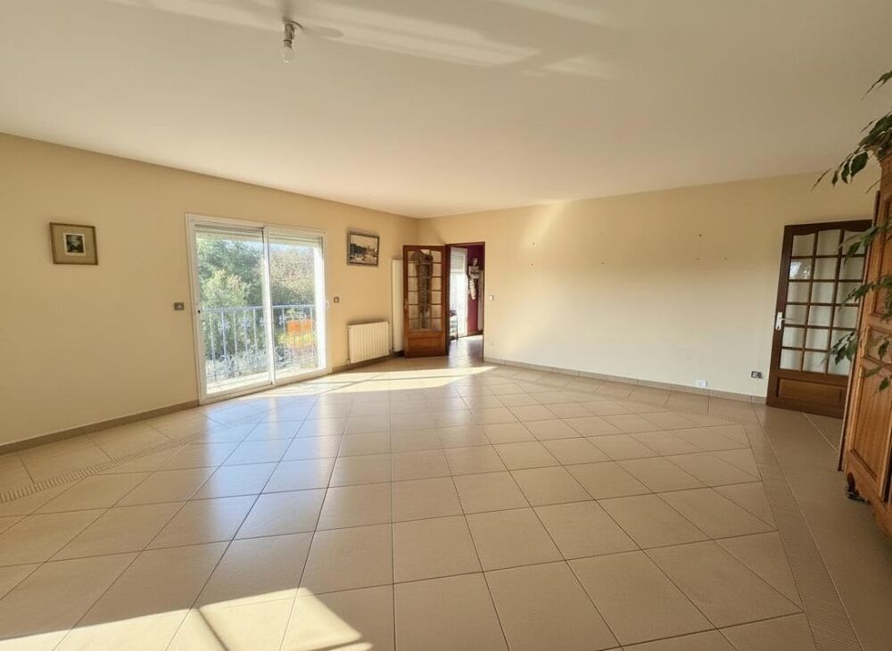 Plassac. Villa contemporaine vue estuaire. 7 pièces dont 5 chambres. Piscine. Double garage