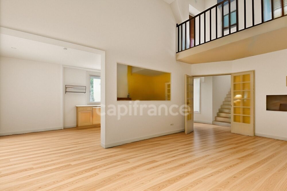 À vendre à Nébian, dans lHérault, villa familiale de 146 m² comprenant 5 pièces et 4 chambres, implantée sur un terrain de 628