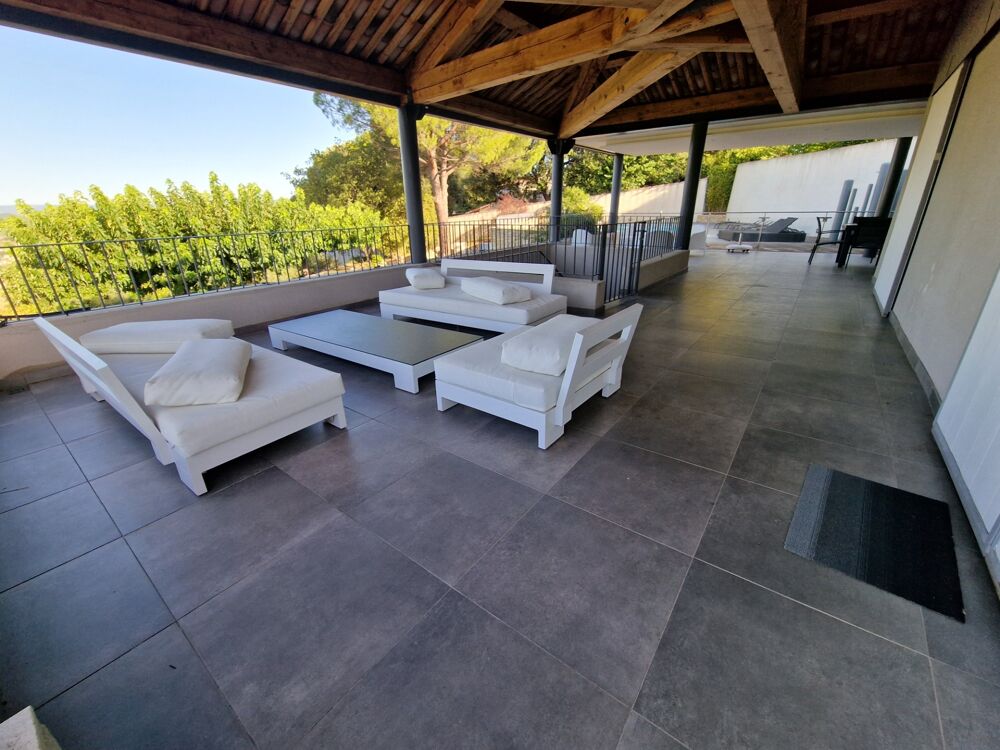 à vendre  Propriété/château Saignon (84400)
