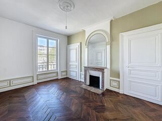  Appartement à louer 5 pièces 133 m²