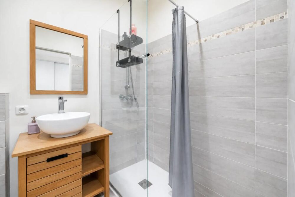 83600 - FREJUS - CENTRE-VILLE - 1 PIÈCE - 1 CHAMBRE - 26.0 M² - IDEAL INVESTISSEUR