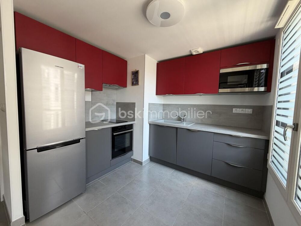 Vente Appartement Appartement T3 récent avec terrasse, garage et cave Hyeres
