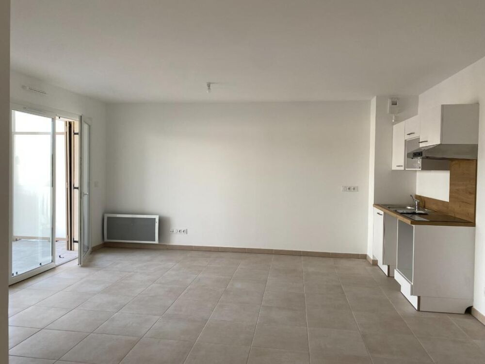 T3 avec balcon et parking à ARLES