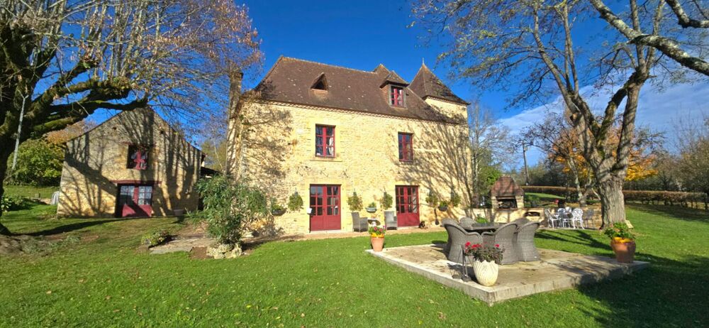 Vente Propriété/Château Propriété en pierre, avec un gite, une piscine, des dépendances, sur un terrain proche de trois hectares Sainte alvere saint laurent les batons
