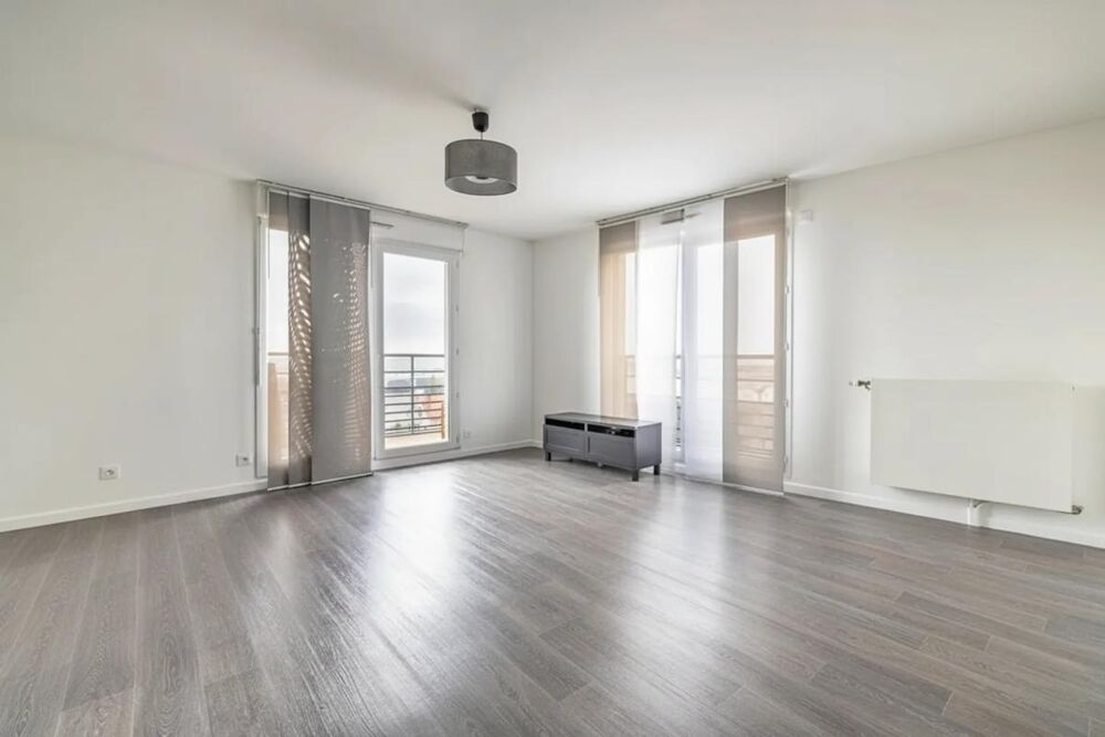 Bel appartement 3 pièces avec balcon à Savigny