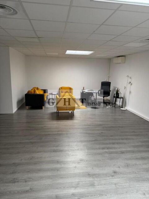 Bureaux de 130 m&sup2; &agrave; louer &agrave; STAINS 1850 93240 Stains