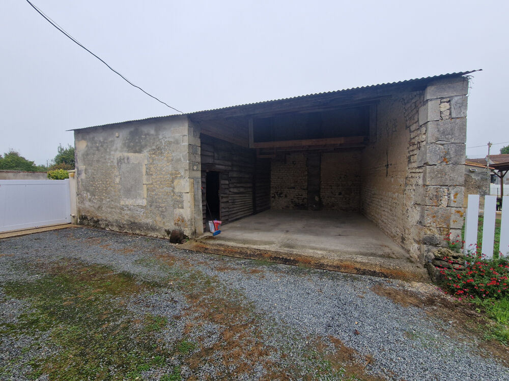 Vente Maison Maison à vendre 2 pièces ESSOUVERT (17) 45 m² habitables - Dépendance 49 m² Essouvert