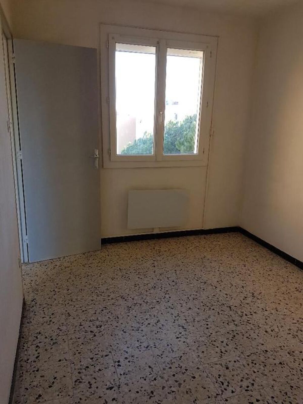 Dans petit immeuble proche du centre ville