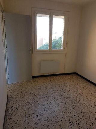  Appartement à louer 4 pièces 84 m²