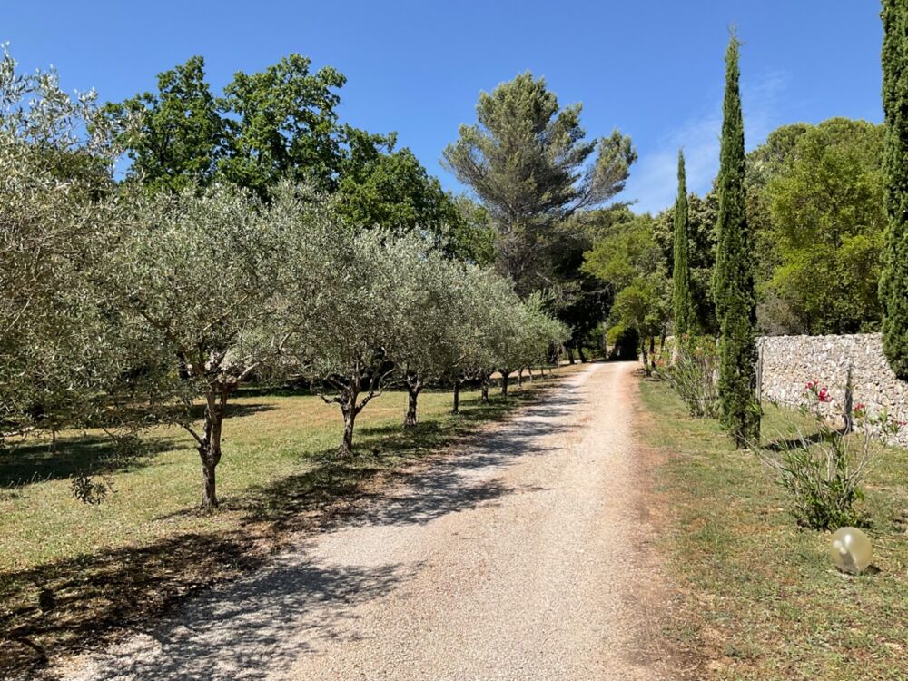 Vente Propriété/Château Proprieté  à 20 mns d'Aix en Provence sur la commune de Rognes  380m2 avec 8 chambres Rognes