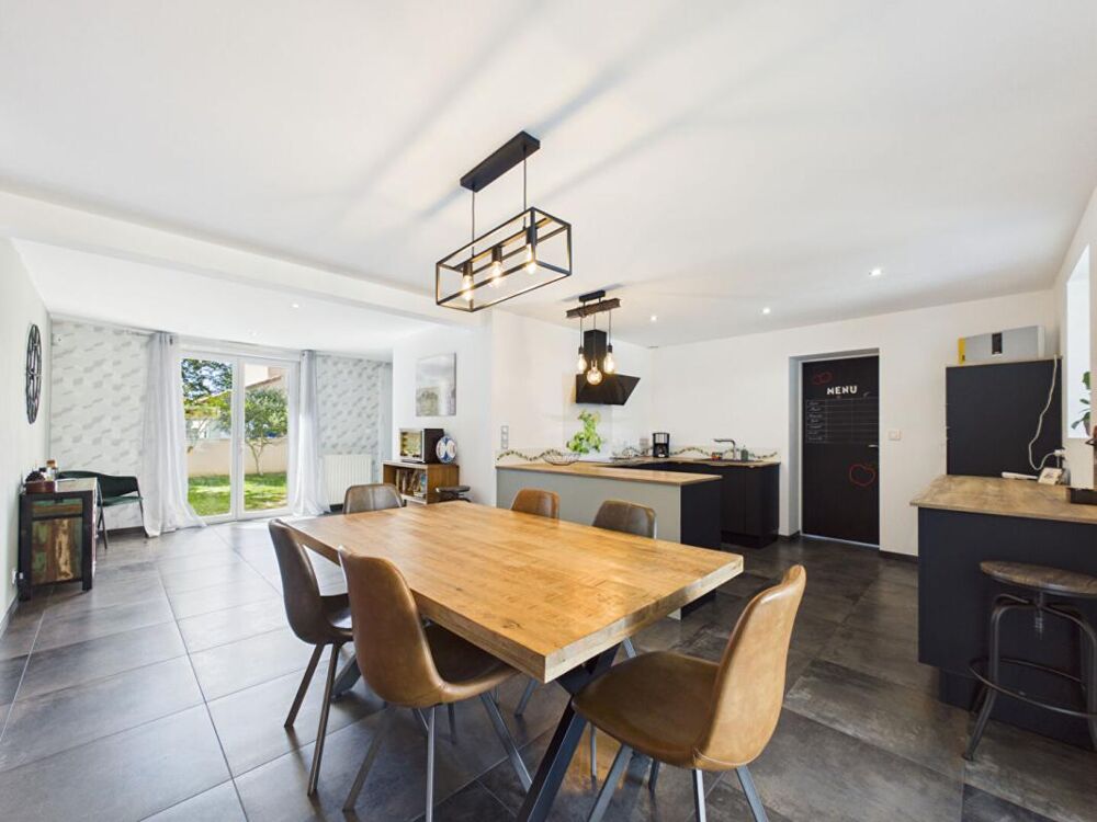 Maison de 124 m 2 à Mignaloux Beauvoir , 3 chambres, 1 bureau, jardin, garage