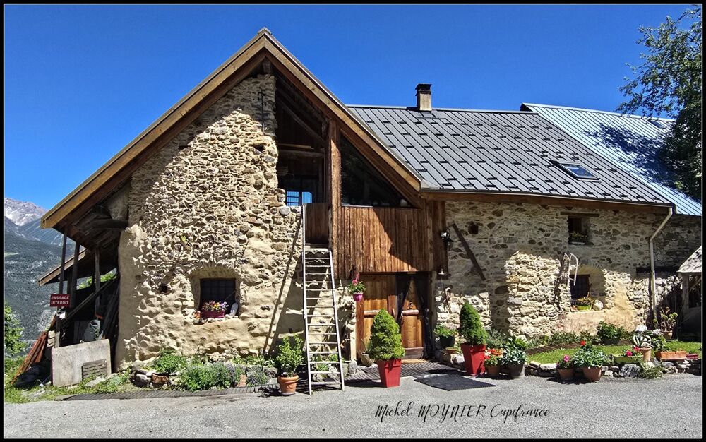 Vente Maison Aux Seyes, commune de Champcella, grande maison de montagne rénovée pour résidence principale, gîte ou chambres d'hôtes Champcella