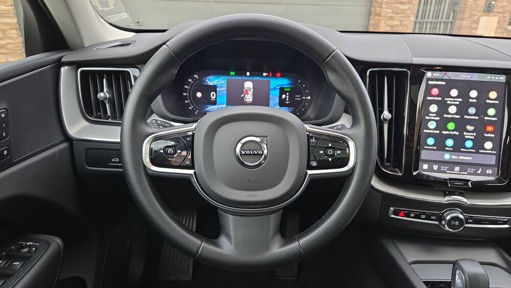 XC60 T6 Recharge 2.0 Ti 253 Plug in Hybrid 145 AWD Geartronic8 Pl 2024 occasion 78180 Montigny Le Bretonneux