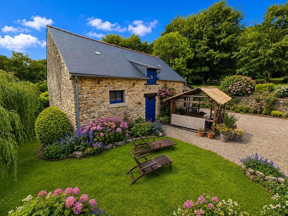 Belle maison en pierres de 1901 avec de nombreuses dépendances -134 m² habitables + 236 m2 aménageables supplémentaires - Terr