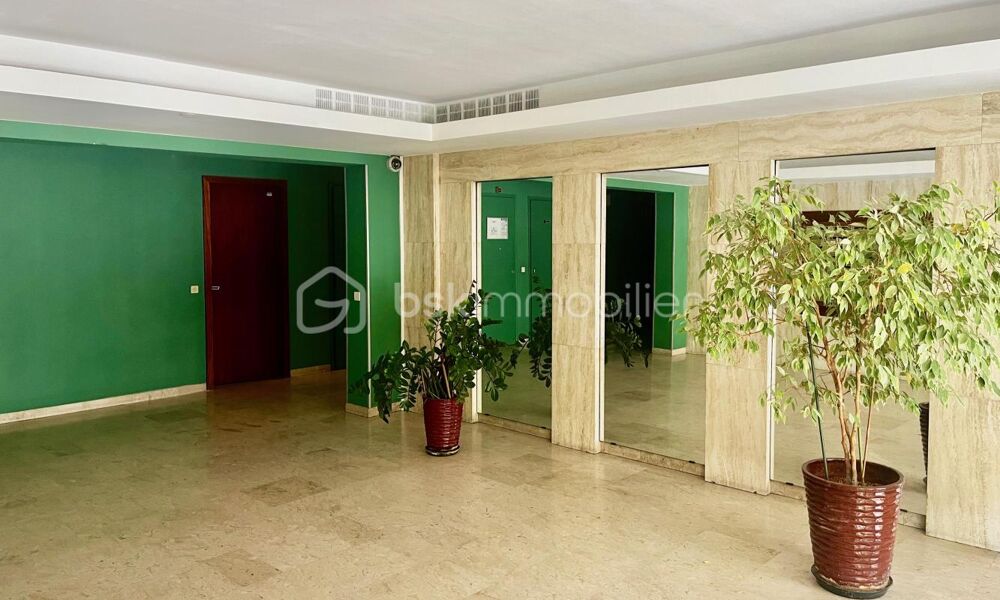 Appartement T1 de 32 m² avec terrasse, cave Marseille Timone