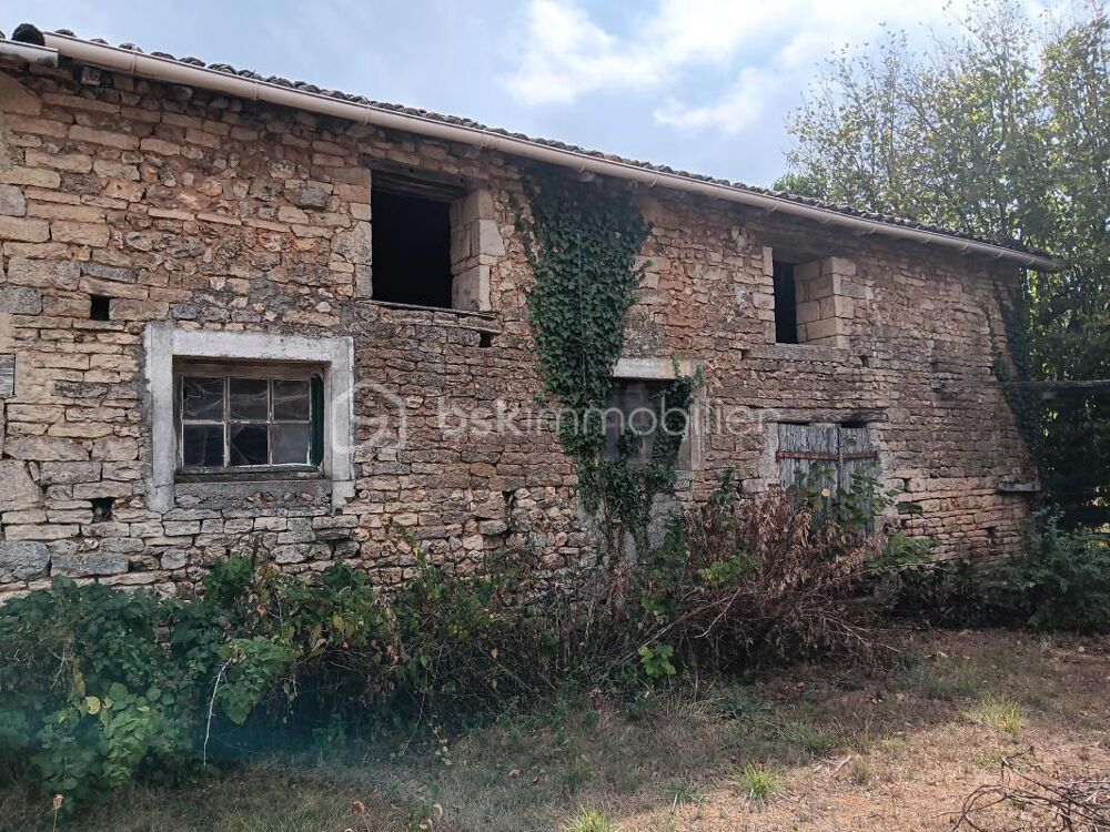 ? Longère de 195 m² + 185 m² de dépendances  Terrain 2 783 m²