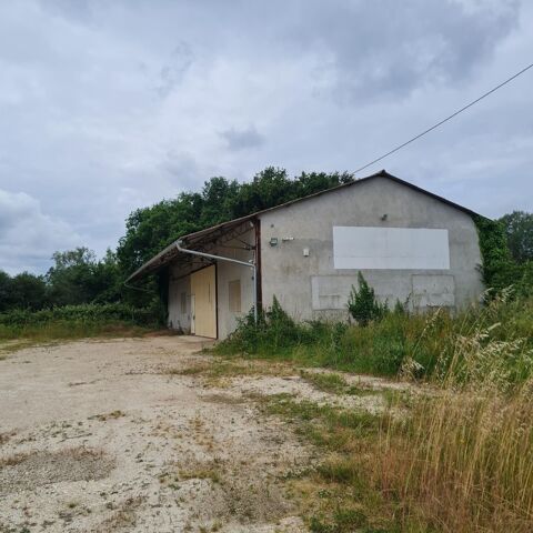 M&eacute;nesplet ( Dordogne) - Local 320 m&sup2; 272000 24700 Menesplet