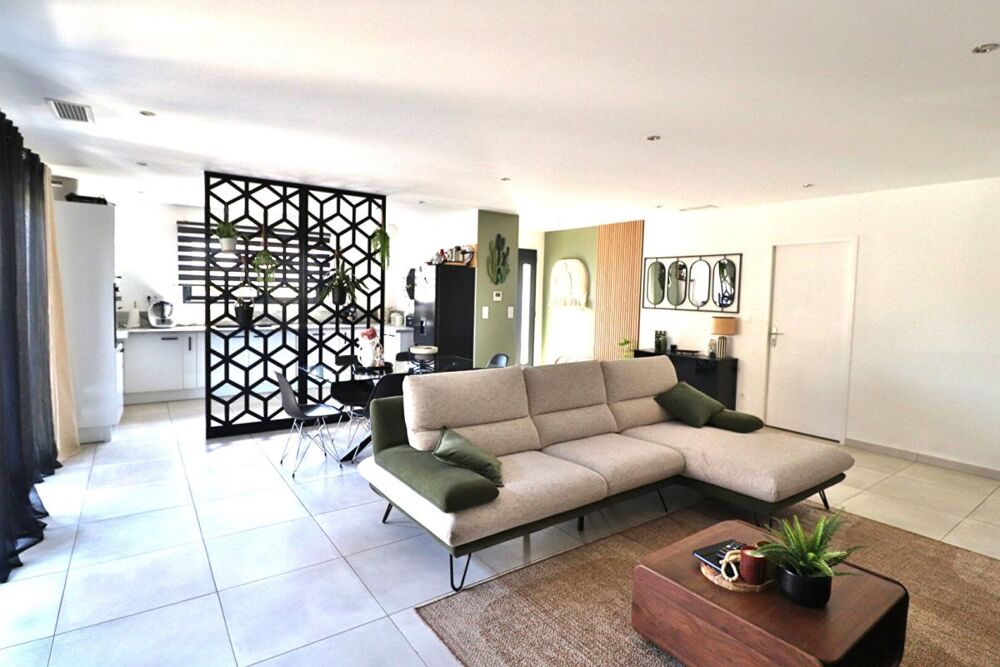 Villa 4 pièce(s) 102 m2 sur un terrain de 336m² avec piscine