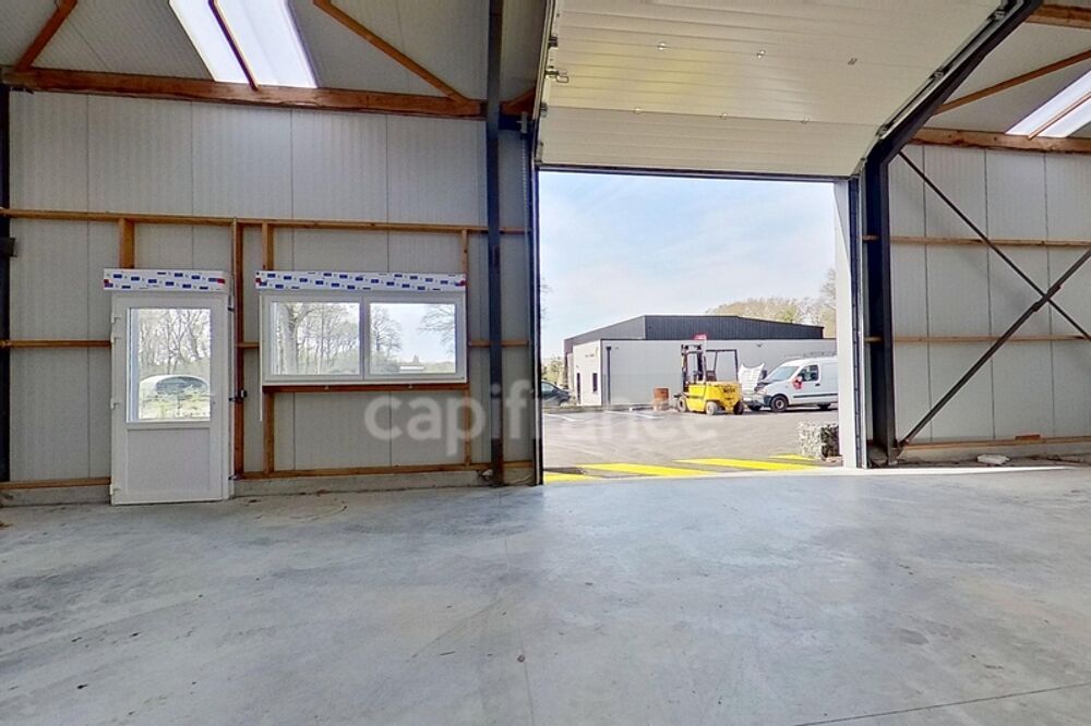   A la location sur LANTIC – Cellule artisanale / box de stockage de 181 m² au sein d'un site sécurisé Lantic