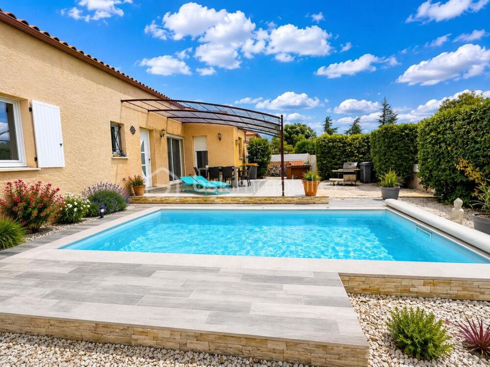 Dans une impasse maison de plain-pied avec 4 chambres et piscine