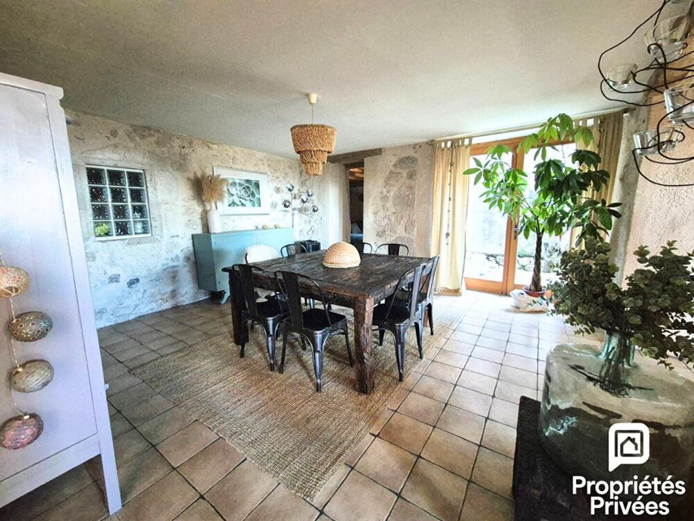 Corps de ferme de caractère rénové - 278 m² - 5 chambres - Jardin - Dépendances - Collonges (01550) - Pays de Gex