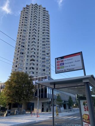  Appartement à louer 5 pièces 98 m²