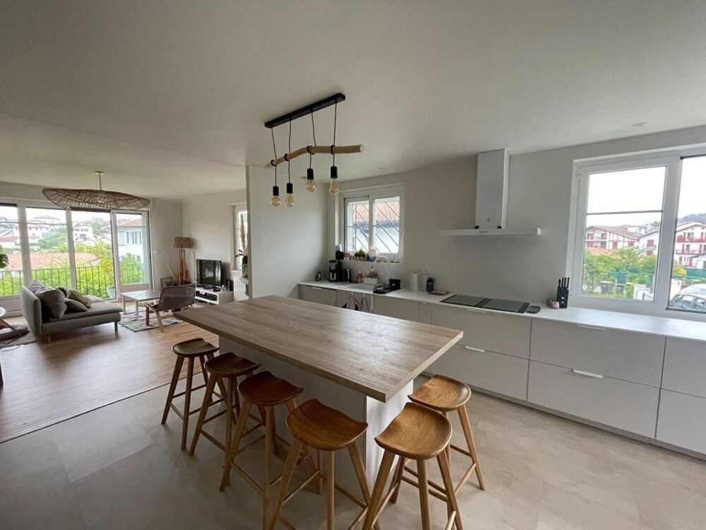 Ciboure, appartement rénové de 109m2 avec jardin et parking