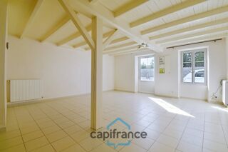 Vente Maison Maison à vendre 3 pièces VILLENEUVE LA COMTESSE (17)avec jardin clos de 700m² et garage Villeneuve la comtesse