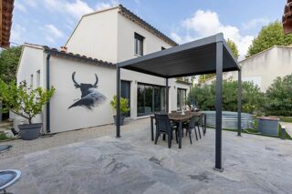 Maison 8 pièces 187 m² · à Saint-Étienne-du-Grès · 187 m² · 645 000 €