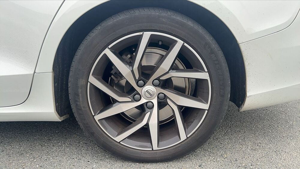 V60 III 2.0 T8 392 Plug in Hybrid AWD Geartronic8 Business Execu 2019 occasion 49400 Saumur