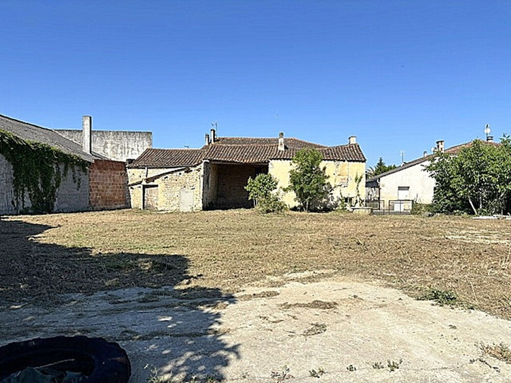 Maison de village à réhabiliter avec terrain constructible 420 m2