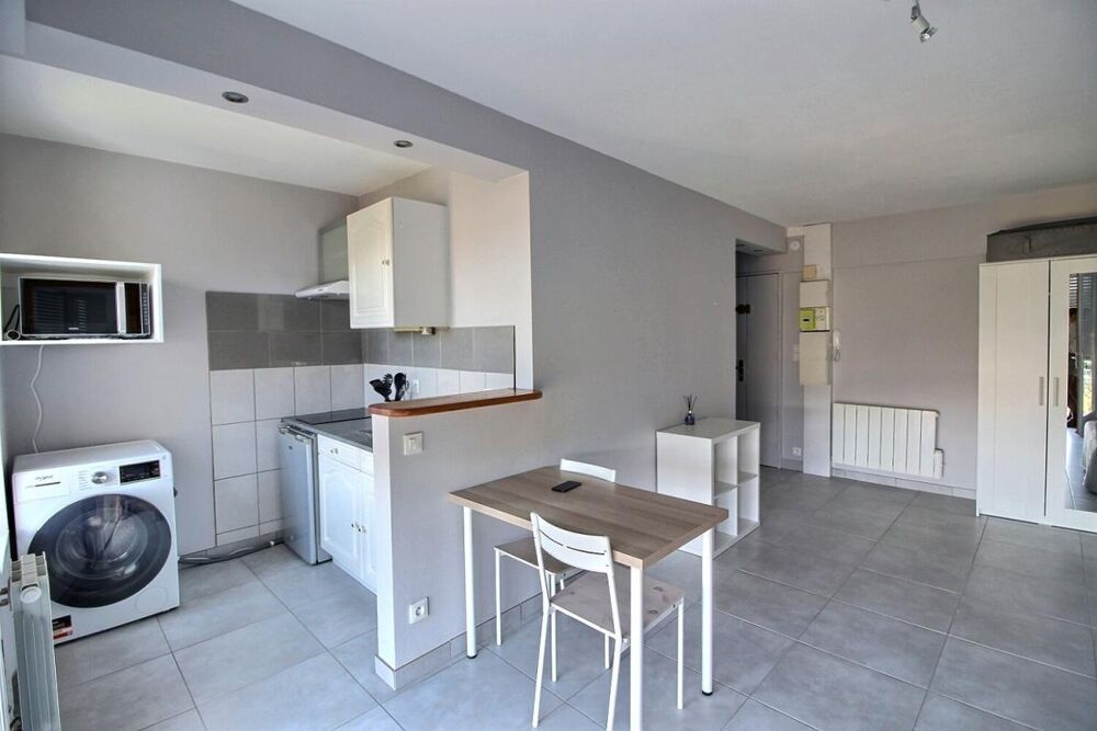Location Appartement EN EXCLUSIVITÉ  SAINT-ÉTIENNE 42100 RUE CROZET BOUSSINGAULT  LOCATION STUDIO MEUBLÉ DE 27 m² AVEC BALCON Saint etienne