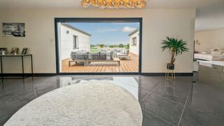 Vente Maison Grande maison de plain-pied avec garage et piscine Lasbordes