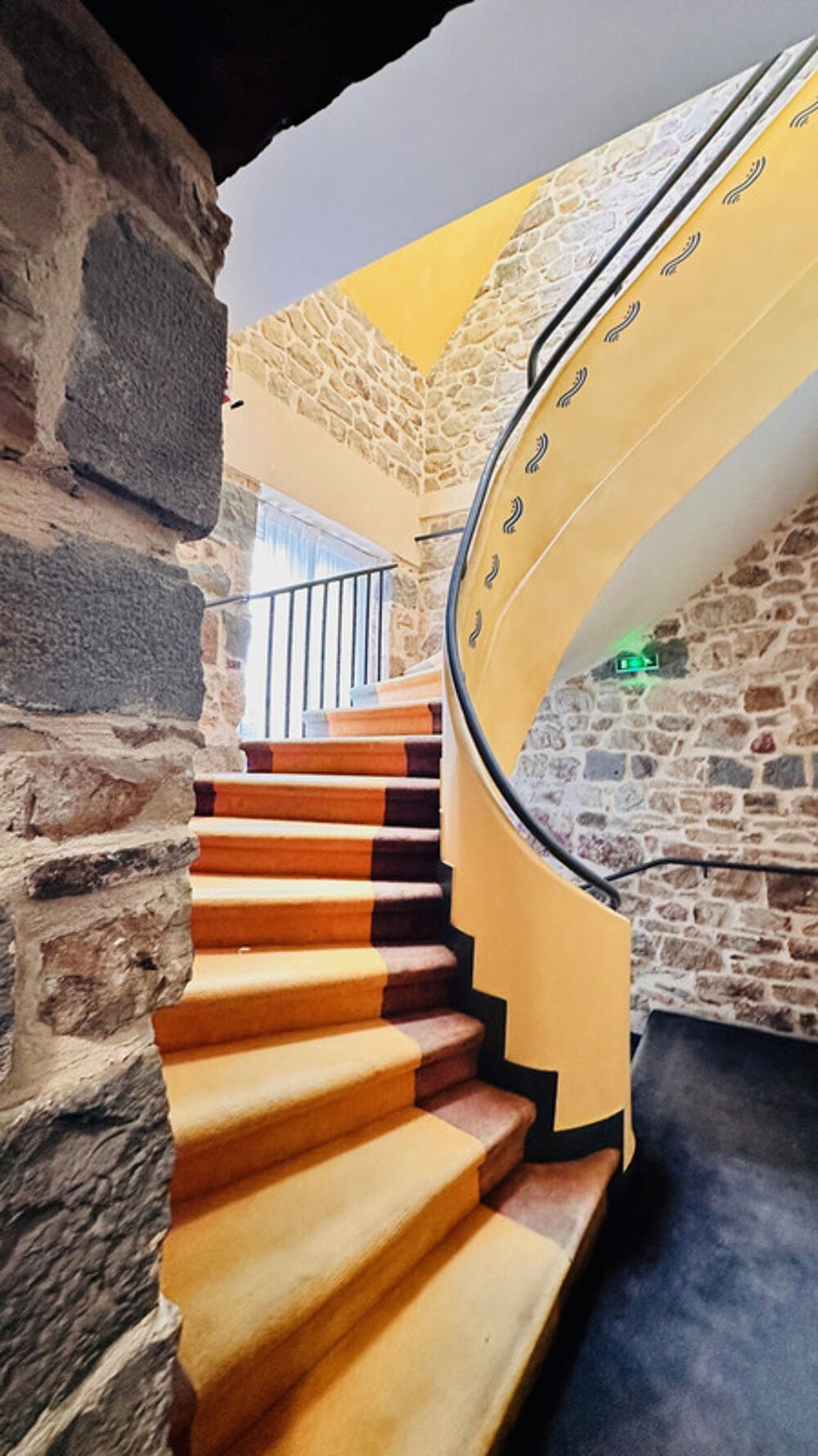 Vente Immeuble OPPORTUNITÉ COMMERCIALE & PATRIMONIALE UNIQUE AU CŒUR DE CROZON Crozon