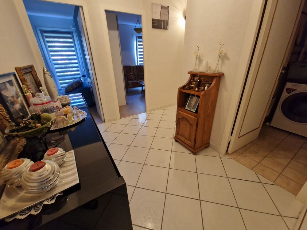 APPARTEMENT à vendre 5 pièces d'env 90 m2 VITTEL (88) avec BALCON, GARAGE, 2 CAVES
