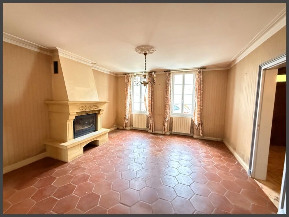 Ensemble en pierre, maison principale avec jardin et 1 appartement à VILLEFRANCHE DE LONCHAT (24)