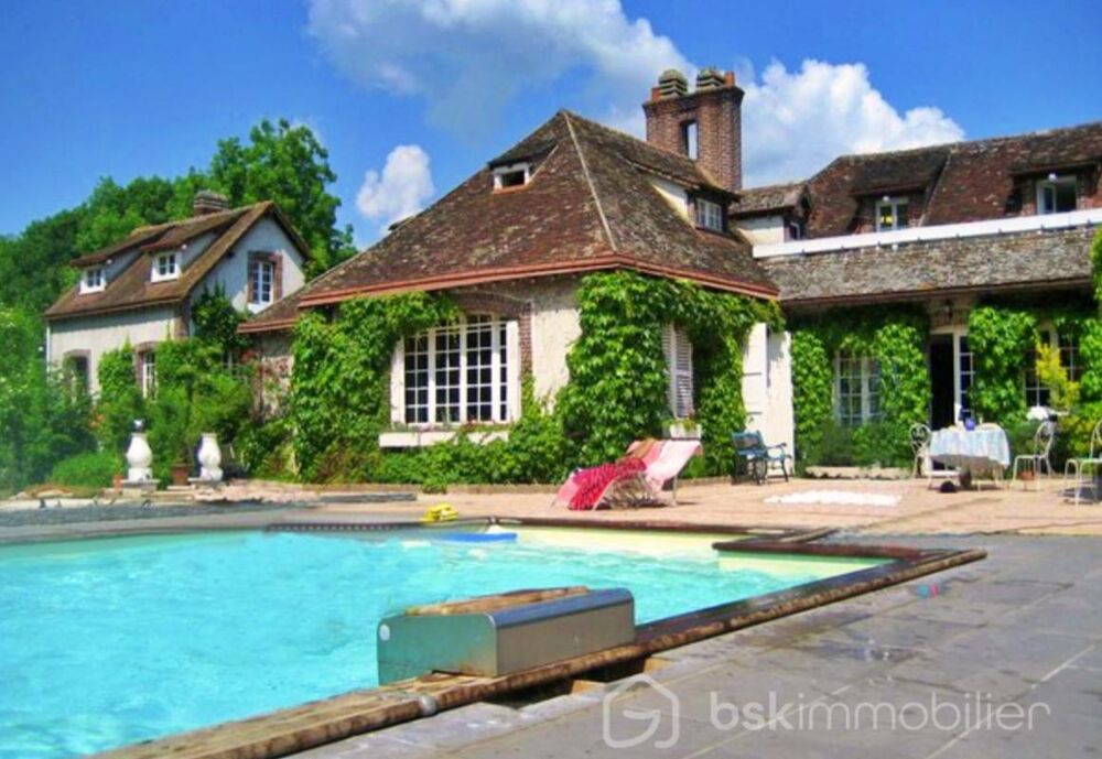Magnifique propriété de charme du milieu XIXème, offrant 3 maisons pour une surface habitable de 487m2 au total