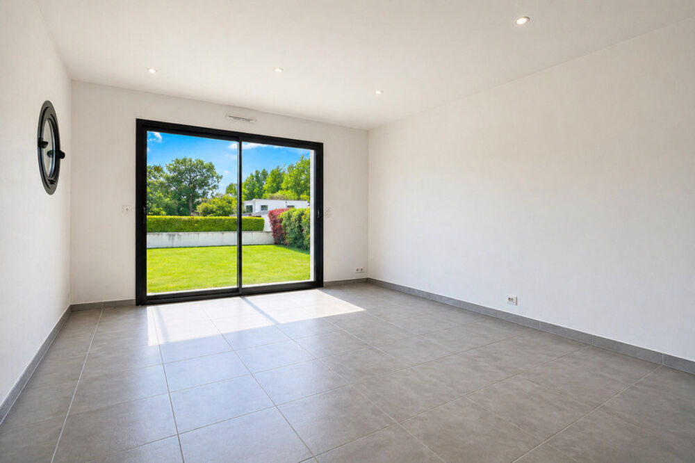 Vente Maison ERGUE-GABERIC (29) - Maison 8 pièces - 160 m² Habitables - 1070 m² de terrain - 5 chambres - Garage - Car-port - Lumineuse - Exc Ergue gaberic