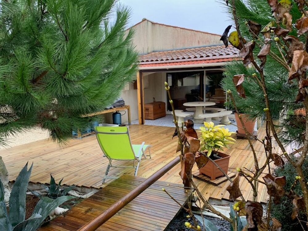 Vente Maison ILE D'OLERON (17), A Vendre demeure-piscine 186m² plain-pied sur terrain 862m², 9 pièces dont 4 chambres et 1 garage Saint georges d oleron